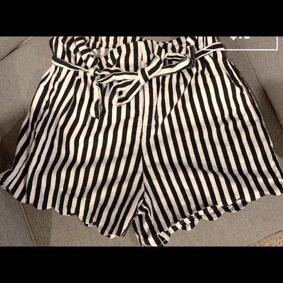 Black and white striped shorts - Picture 1 of 1